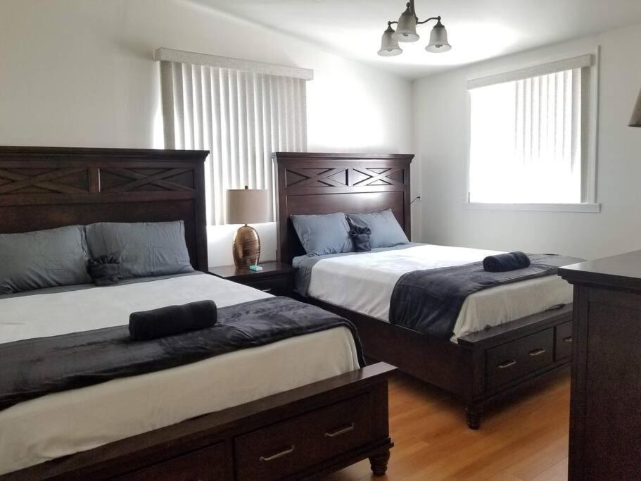 Luxury And Spacious 5 Bedroom Private House By Melrose Wifi Tv Backyard Free Parking Close To The Grove Hollywood Walk Of Fame Casa vacanze Los Angeles