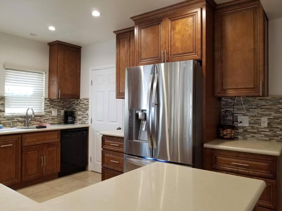 Luxury And Spacious 5 Bedroom Private House By Melrose Wifi Tv Backyard Free Parking Close To The Grove Hollywood Walk Of Fame Casa vacanze
